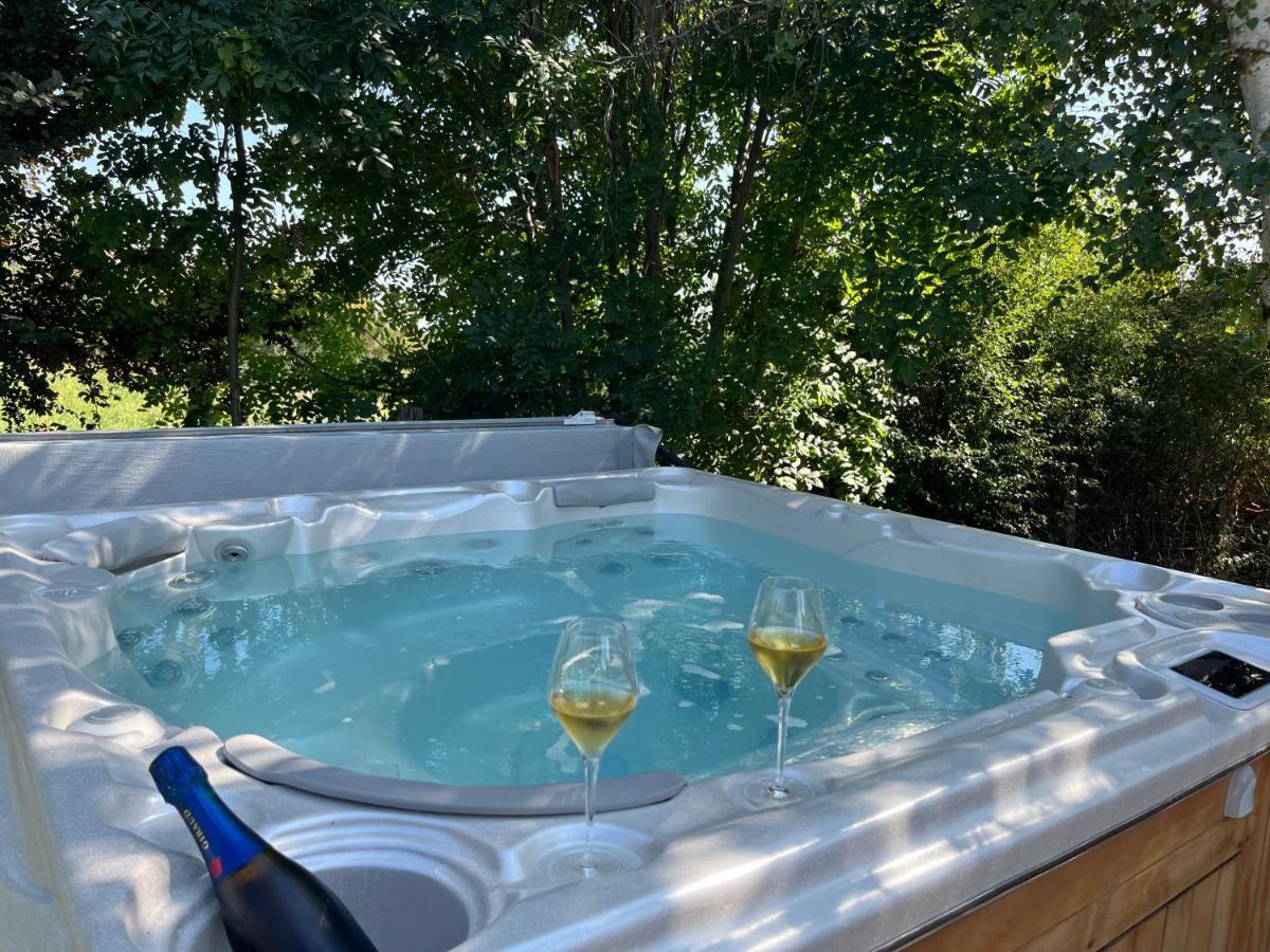Gite De Charme 5 Etoiles Pour Couple Avec Sauna Et Jacuzzi Exterieurs Privatifs 波格尔 外观 照片